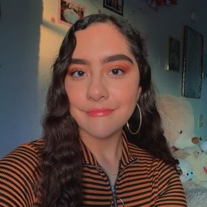 Meet your Posher, Cassandra